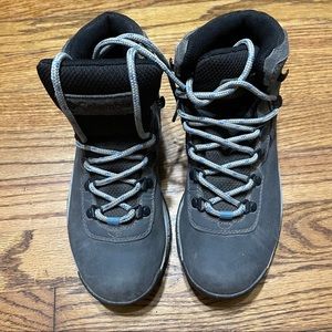 Columbia gray women’s hiking boots size 6.5
